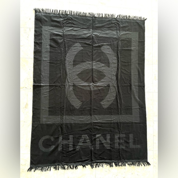 Chanel Large Beach Towel (black) with handle - Picture 11 of 12